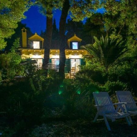 Deluxe Villa Sirena On The Beach With Pool Supetar Dış mekan fotoğraf