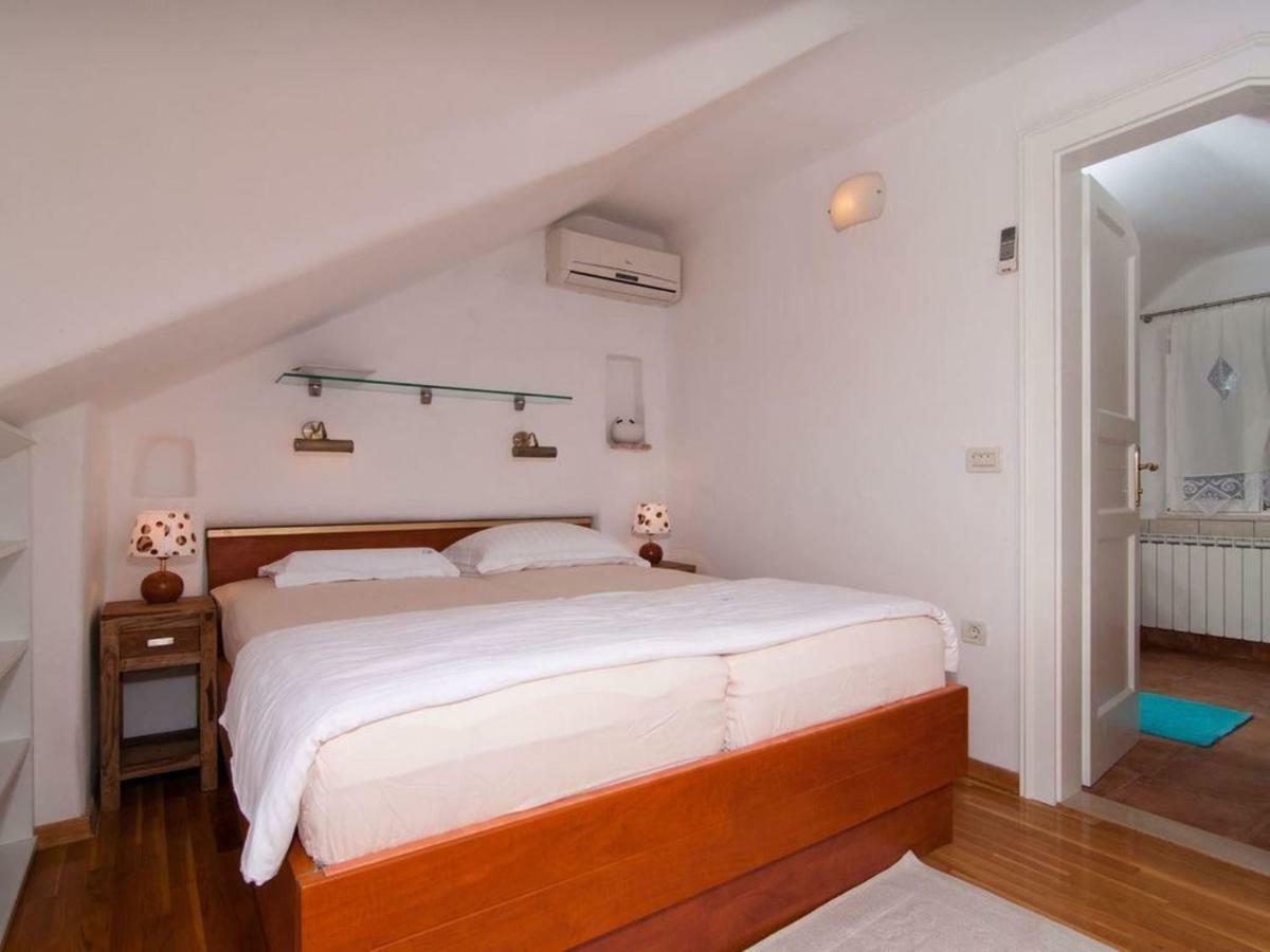 Deluxe Villa Sirena On The Beach With Pool Supetar Dış mekan fotoğraf