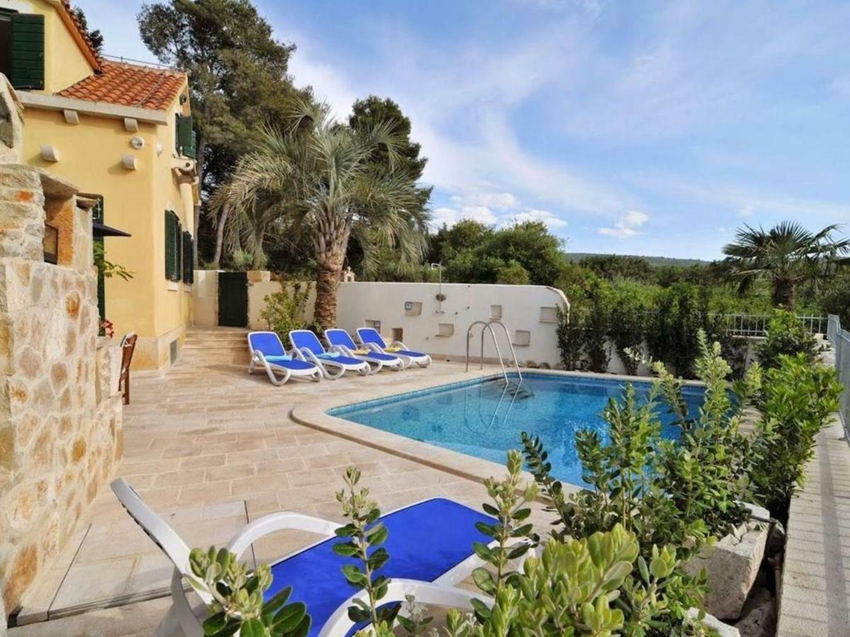 Deluxe Villa Sirena On The Beach With Pool Supetar Dış mekan fotoğraf