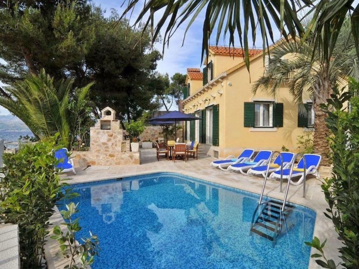 Deluxe Villa Sirena On The Beach With Pool Supetar Dış mekan fotoğraf