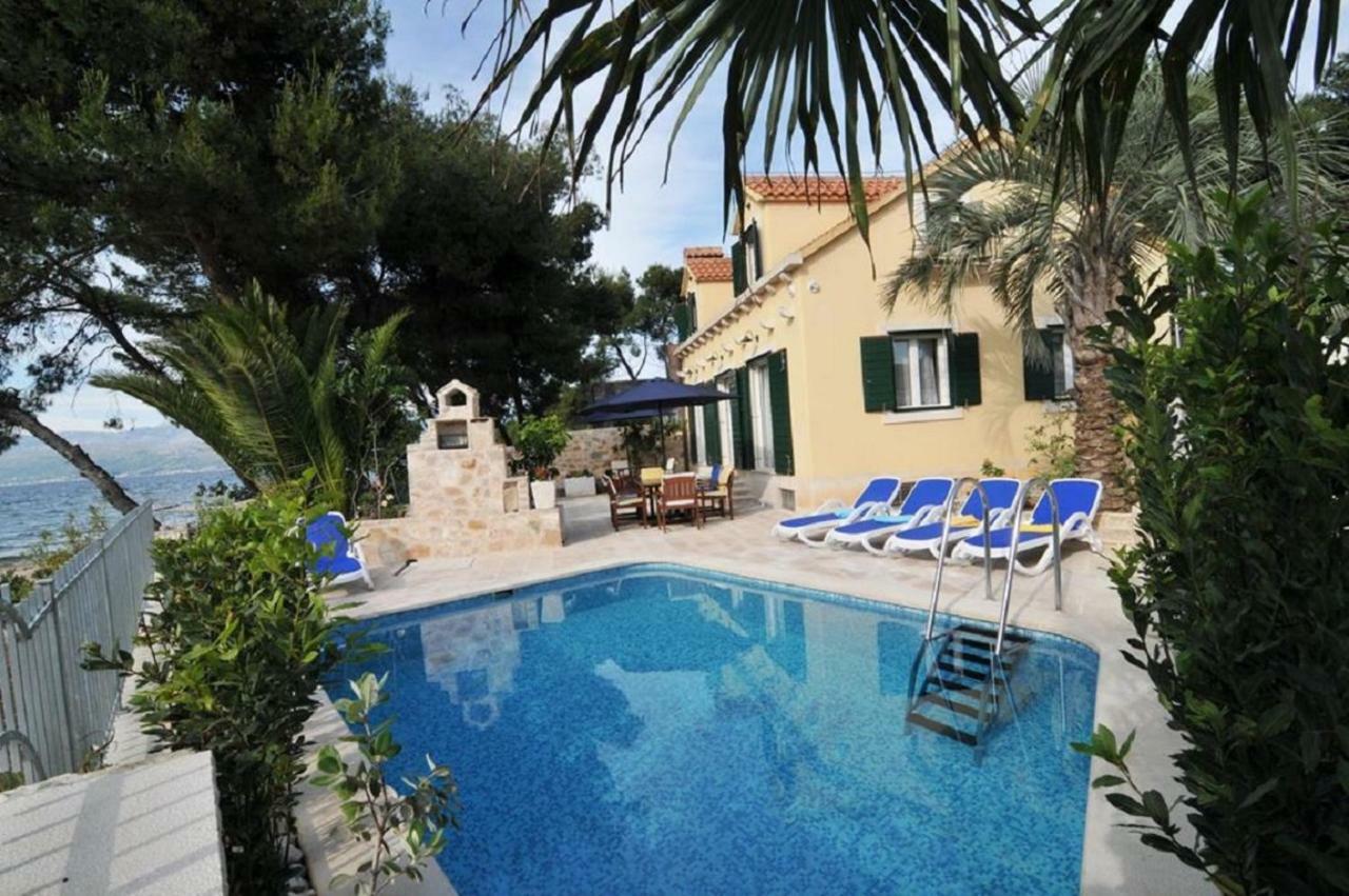Deluxe Villa Sirena On The Beach With Pool Supetar Dış mekan fotoğraf